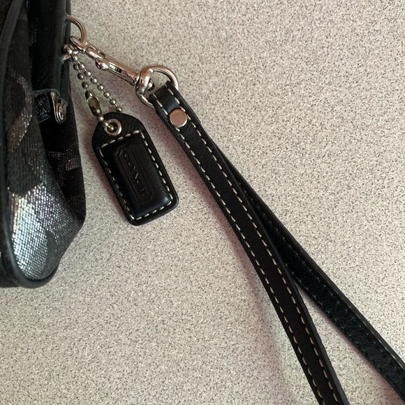 Coach 2007 Lurex Signature C Framed Kisslock Wristlet - Picture 8 of 8